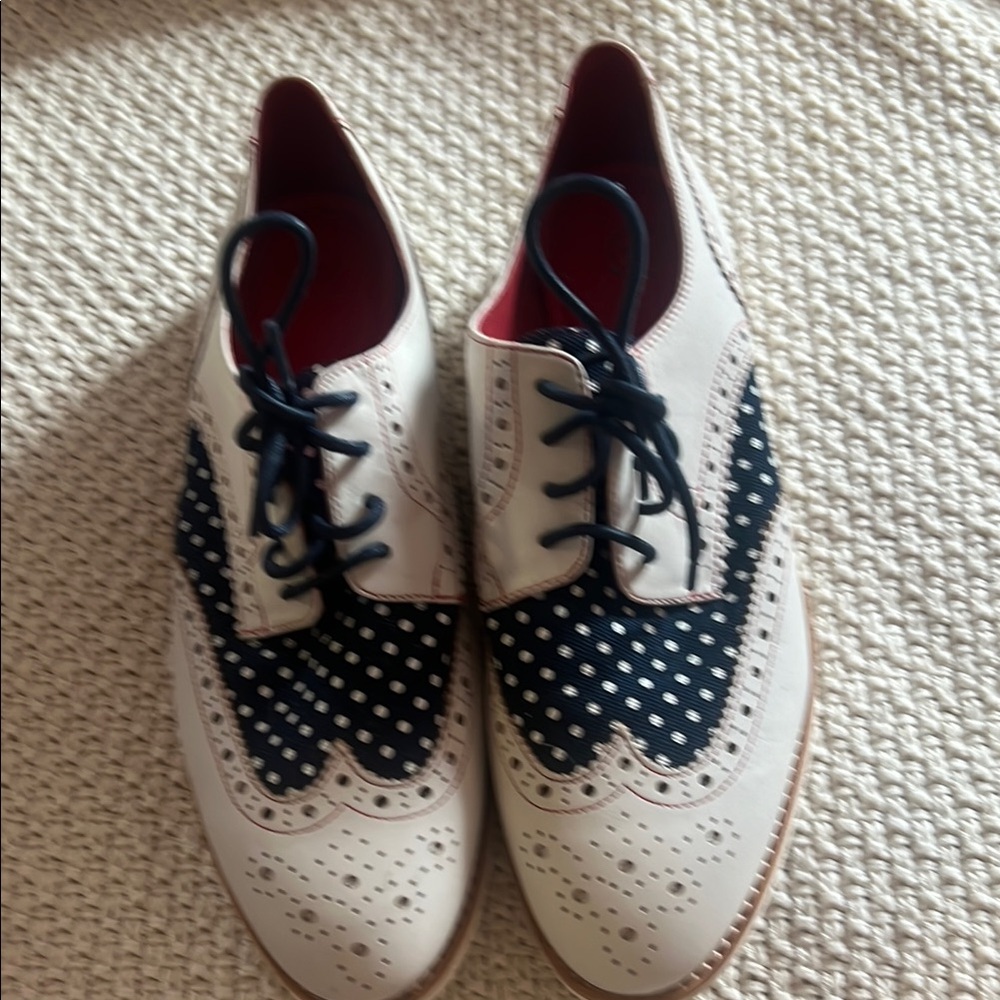 Polka Dot Lace-Up women’s shoes